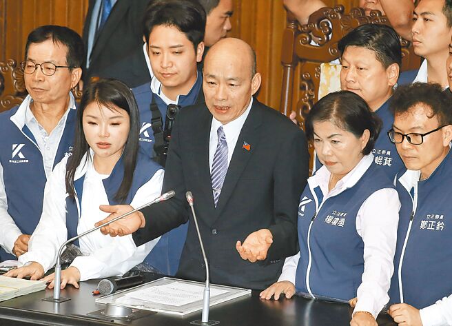 对于立法院议场内纷乱，院长韩国瑜（中）呼吁朝野能和谐议事。（本报资料照片）