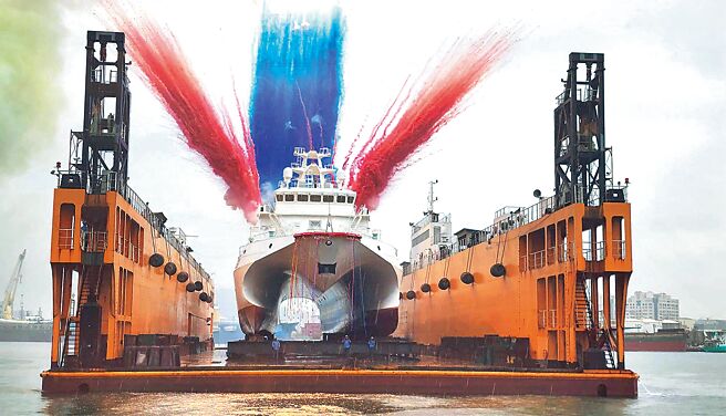 副总统萧美琴2日南下高雄中信造船主持安平级巡防舰第8艘CG610永康舰交船，并为「安平级巡防舰第9艘CG611」（见图）命名「长滨舰」掷瓶。（海巡署舰队分署提供）