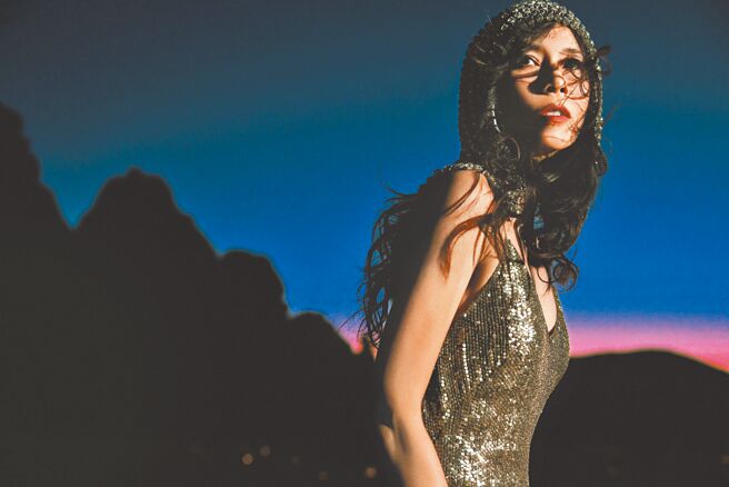 莫文蔚遠赴沙烏地阿拉伯拍攝新歌MV。（地球娛樂提供）