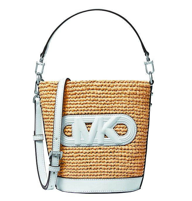 Michael Kors Townsend拉菲草小型水桶包，1万2500元。（Michael Kors提供）