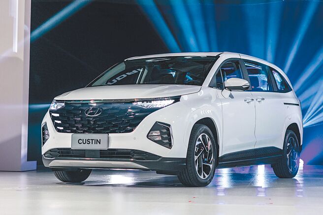 HYUNDAI CUSTIN享車價優惠2萬元，或60萬30期零利率（加價1萬配件禮）。（南陽實業提供）