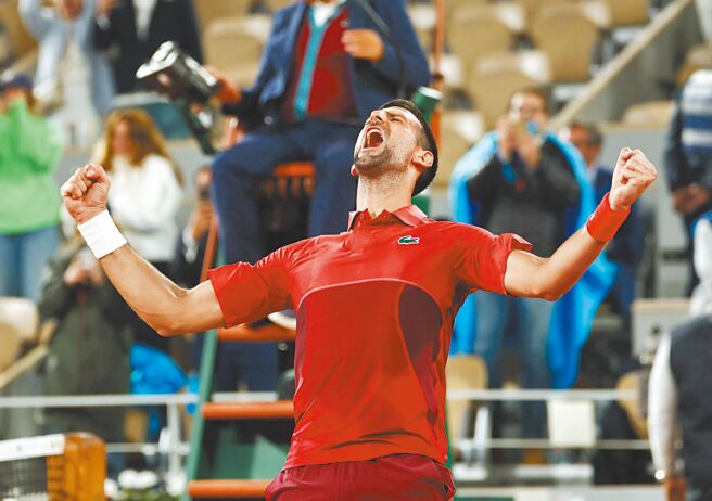 歷经5盘大战赢球后，乔柯维奇不禁对天呼喊发泄。（路透）