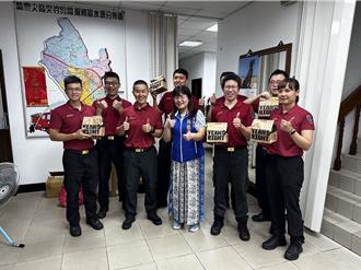 致敬新竹晴空匯2殉職勇消 漢堡餐車贈10雞肉堡做公益