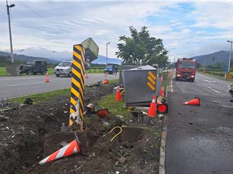 花蓮台9線富源瑞北段車禍 測速桿被撞歪腰駕駛挫傷