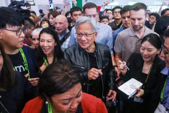 黃仁勳夜奔熱炒店「小費給5千」 菜單備註不要這一味