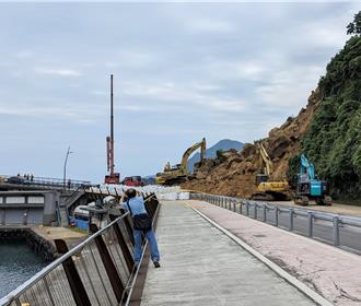 基隆山崩漁港油槽險遭擊中 漁會緊急抽空剩餘柴油