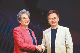 蘇姿丰登台 企業大老聽講拚轉型