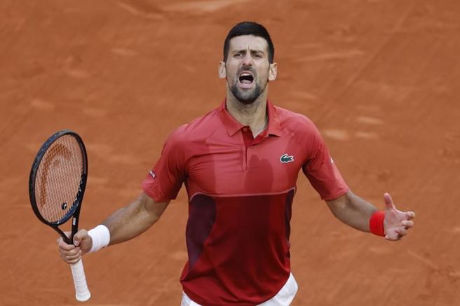乔柯维奇辛苦晋级8强。（美联社）