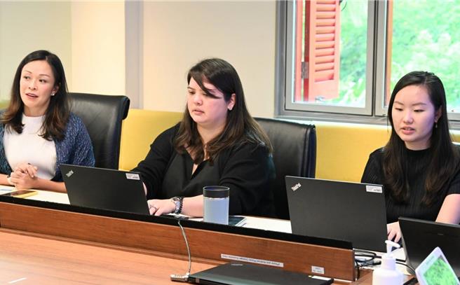 Andrea Phua 主任率相关部门高阶主管与市府团队进行政策交流。(桃市府提供／蔡依珍桃园传真)