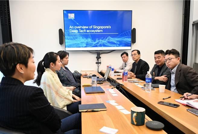 市府团队与 SGInovate交流双方促进新创政策。(桃市府提供／蔡依珍桃园传真)