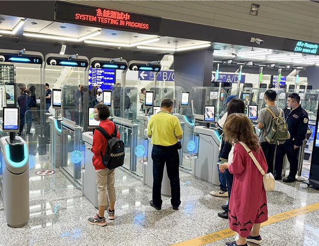 第一階段e-Gate汰換及更新工程目前已經完成並已上線使用。（移民署提供／陳麒全桃園機場傳真）
