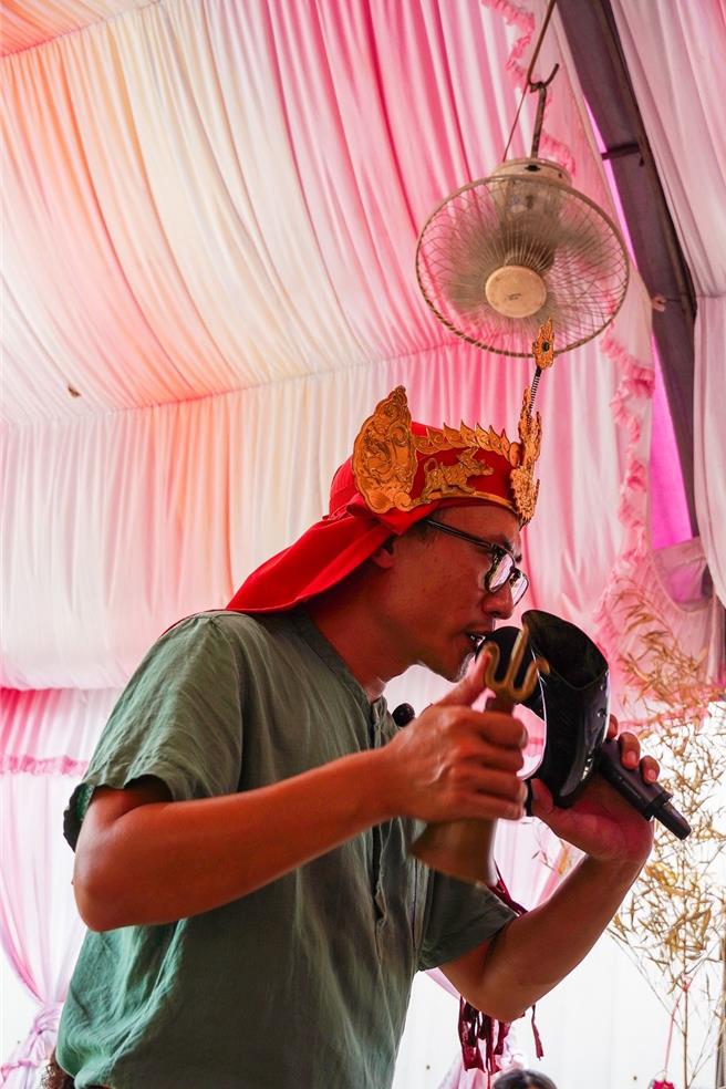 後壁月琴師林宗範及風中燈牽亡歌團，以傳統樂音傳遞台灣重要民俗文化資產。（文化局提供／曹婷婷台南傳真）