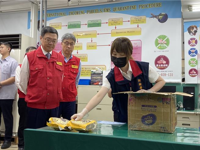 行政院長卓榮泰視察中華郵政台北郵件處理中心。（陳祐誠攝）