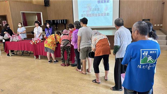 端午節前夕，嘉義縣朴子市公所4日舉辦貧窮邊緣戶慰問金發放活動。（朴子市公所提供／呂妍庭嘉義傳真）