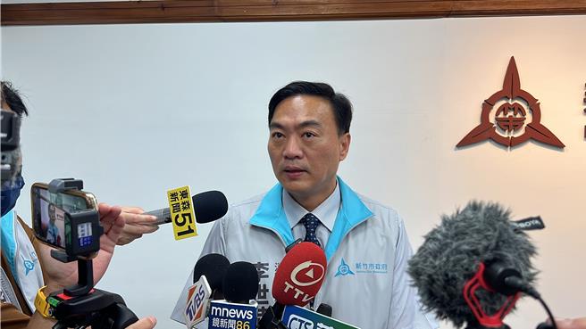 新竹市消防局长李世恭说明，外流音檔研判应是从火场内部无线电基地台下载，但「录得到不一定听得到」，加上火场环境也都会影响。（王惠慧摄）