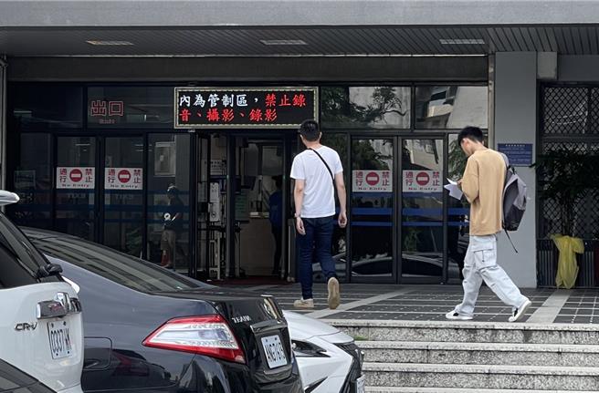 郭姓男子在营区内使用手机登入博奕网站，下注签赌百家乐，法官认为，败坏营区纪律，依法判处有期徒刑2月。 （王煌忠摄）