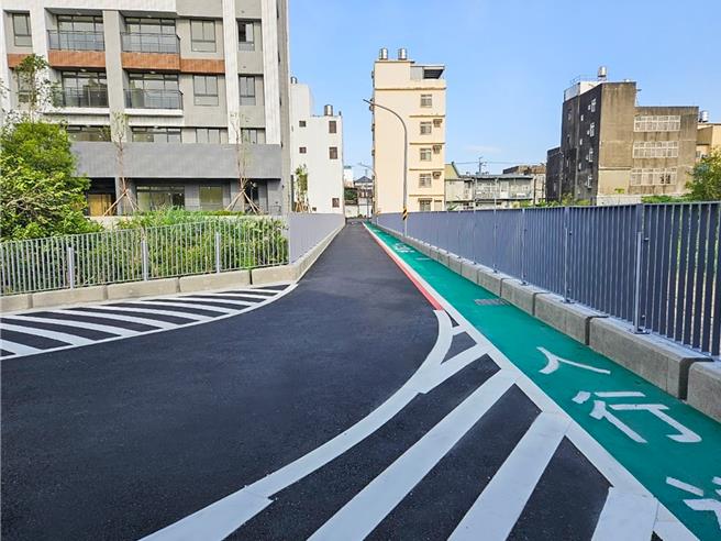 新竹市政府加速完成富禮國中通往中華路5段道路工程，守護學子通學安全。（新竹市政府提供／陳育賢新竹傳真）