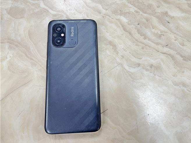 男子窃取手机供称要拿来「打游戏」，但偷来的仅是新机要价不到5000元的大陆品牌手机，警询后依窃盗罪将蔡男送办。（警方提供／任义宇高雄传真）