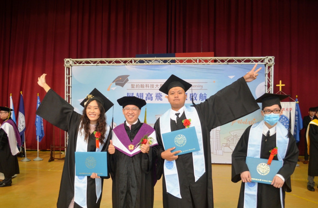 聖約翰科技大學舉辦112學年度畢業典禮，祝福畢業同學展翅高飛、夢想啟航。(照片/聖約翰科技大學提供)