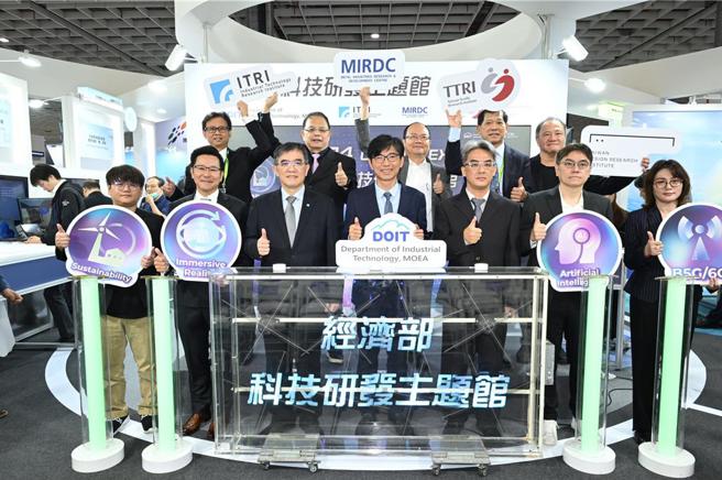 经济部携手明泰科技、联发科技、光宝科技、纬颖科技4家台厂于COMPUTEX 2024展出近20项创新科技。 图／经济部网站