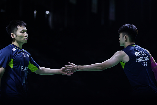 李洋（左）和王齊麟為好球鼓舞。（Badminton Photo提供）