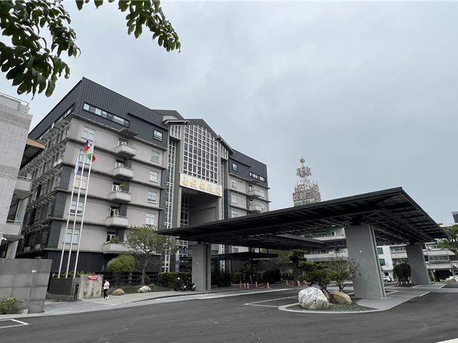 南投县一名国小主任涉嫌长期熊抱国小女童猥亵，被害人成年后返校发现该主任狼性未改举发，狼师遭县府解聘。（杨静茹摄）