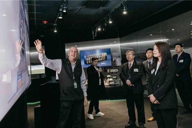 新竹市长高虹安（前右）表示，她早于去年底即率领市府团队至NVIDIA总部参访，双方就AI科技应用进行讨论交流。（新竹市政府提供／陈育贤新竹传真）