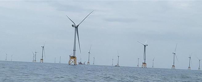 CIP位彰化外海的彰芳暨西岛风场共62支风机，矗立在海上，十分壮观。图／吕雪彗