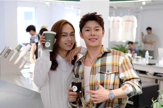 叶秉桓、艾瑞瑞日前同台献唱。（首符国际提供）