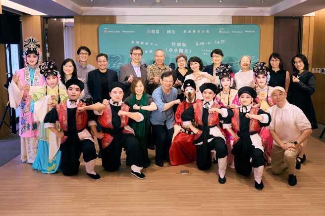 清华、东海大学学子传承京剧艺术，将携手共演「天下第一京喜剧」《春草闯堂》。（传统艺术中心国光剧团提供）