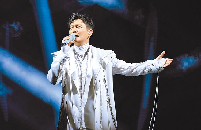 張信哲日前在山東煙台舉辦演唱會。（潮水音樂提供）