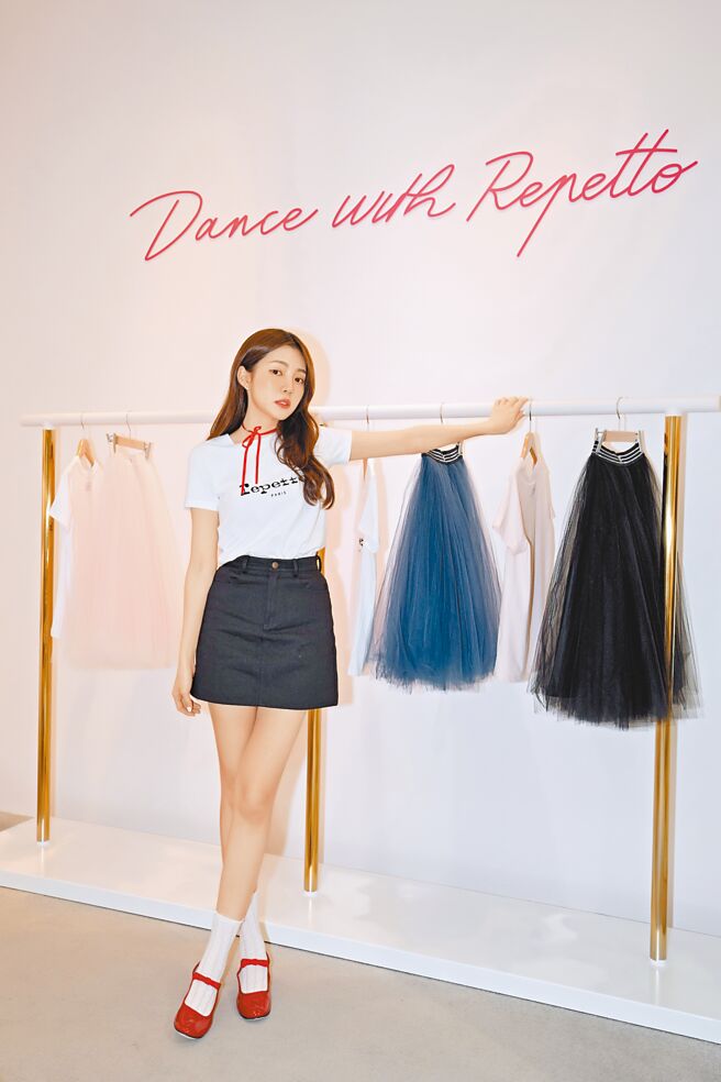 Repetto台中大遠百店裝結合歌劇院形式，帶來強烈的戲劇感。（Repetto提供）