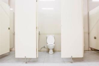 知名銀行襄理是偷拍狼！盜攝公司40名女職員如廁下場出爐