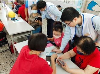 獨》3G手機走入歷史 偏鄉長輩出現「智慧手機恐慌症」