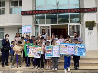 六龜國小參訪派出所 化身1日小小警察