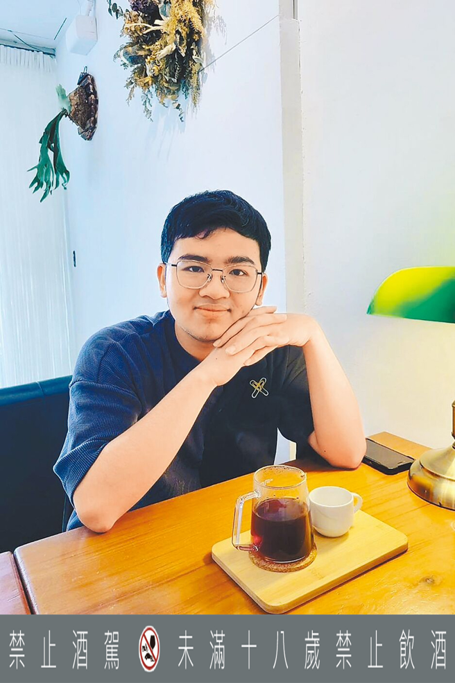 金威奖「生活玩家盲测」评审之一，金威嘉年华盲饮冠军陈禹廷TIM。（陈禹廷提供）饮酒过量 有碍健康