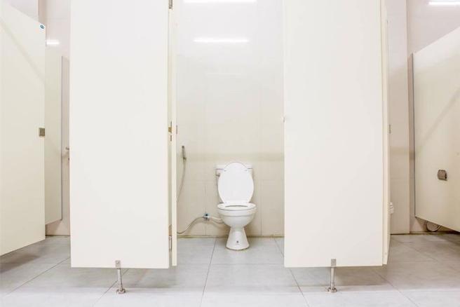 知名银行襄理在公司女厕内盗摄公司40名女职员如厕。(示意图:shutterstock/达志）