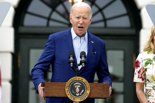 多名幕僚、議員告訴《華爾街日報》，拜登開會時已顯現「認知衰退」跡象，相當倚賴手卡，並重複已經施行的政策，似乎忘了政策進展，美國前眾院議長麥卡錫（Kevin McCarthy）描述拜登已「不是同一人」。（資料照／美聯社）