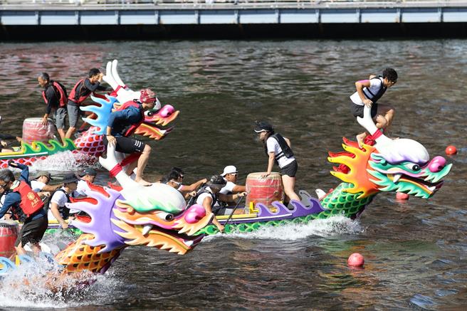 「2024高雄愛河端午國際龍舟嘉年華」將於6月8日至10日在高雄愛河熱鬧登場，為了讓民眾玩得更過癮，高市府運發局今年特別推出超值「高雄運動一起GO酷碰券」。（高市府運發局提供／洪浩軒高雄傳真）