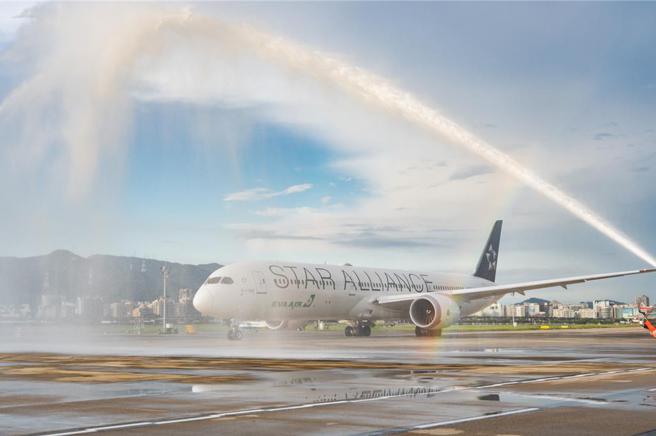 长荣航空787-10星空联盟涂装。图／长荣航空