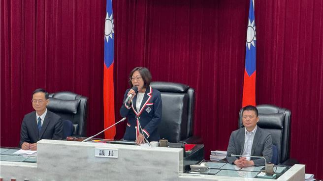 议长康裕成强调，这次审案过程大致顺利，且遵守程序正义、议事规则，但仍有议案尚未审毕，因此决定自6月6日至14日召开第5次临时会，为期9天。（柯宗纬摄）