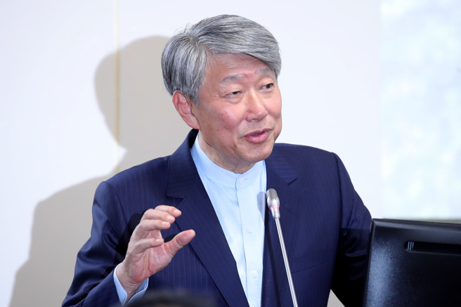 因应外国来台设数据中心，经济部长郭智辉今天在立法院指出，因应AI用电成长，重新估计用电，预计7月中前提出。(黄世麒摄)