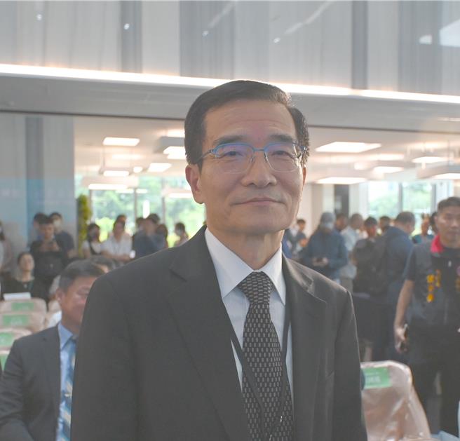 大陆海警船持续侵扰我金马海域，海巡署长张忠龙（见图）5日低调证实，5日金门海域出现4艘、马祖海域1艘大陆海警船。（林瑞益摄）