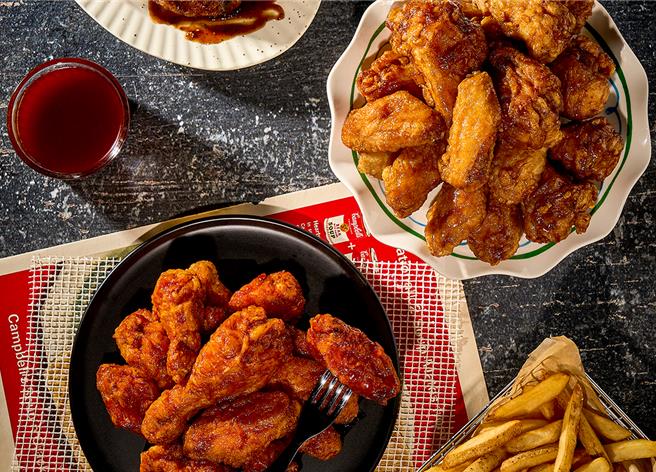 本村炸雞有招牌蒜醬、秘製香辣、經典洋釀三種口味。（本村炸雞提供／朱世凱台北傳真）