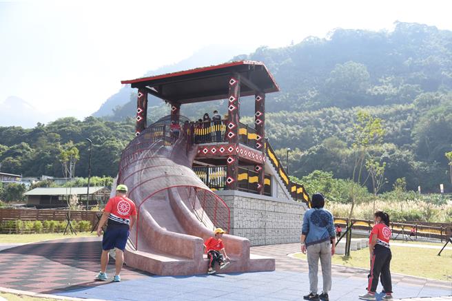 苗栗縣政府積極推動「1鄉鎮1特色公園」，圖為WAKHUL親子公園。（苗栗縣政府提供／李京昇苗栗傳真）