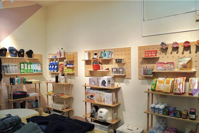 观照园Showroom提供无家者所需日常生活用品及家电。（新北市社会局提供）
