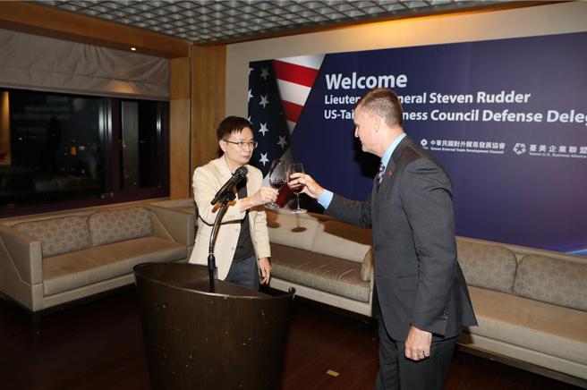 贸协黄志芳接待美臺商会国防访问团。图／贸协提供