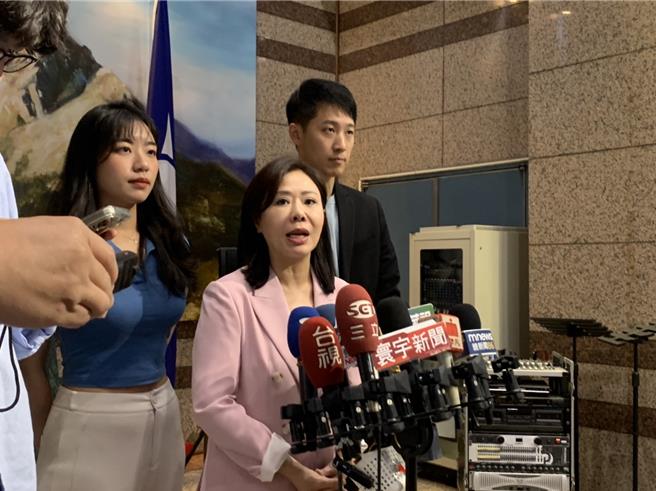 國民黨文傳會主委李彥秀今在中常會後受訪。（張薷攝）