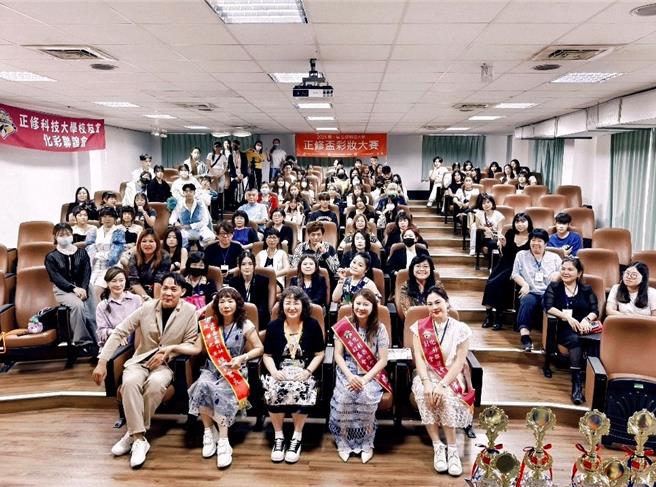 來自全國各地高中職及大專組137名學生參加「第一屆正修盃彩妝大賽」，正修一舉拿下「整體造型創作組」一、二名，「時尚創作美甲組」前三名，樹德家商也囊括多組前三名，堪稱彩妝賽的大贏家。（正修科大提供／林雅惠傳真）