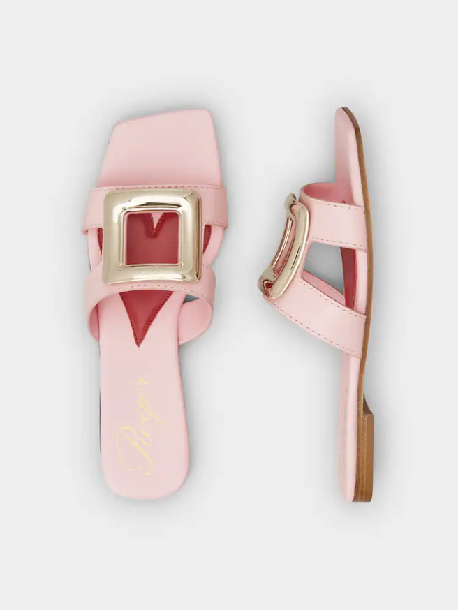 Roger Vivier Viv’ by the Sea 粉色皮革涼鞋，3萬4200元。 （Roger Vivier提供）